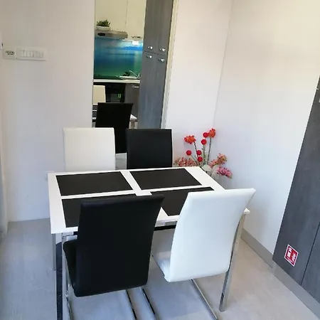 Apartman Rose By The & Tennis Courts *